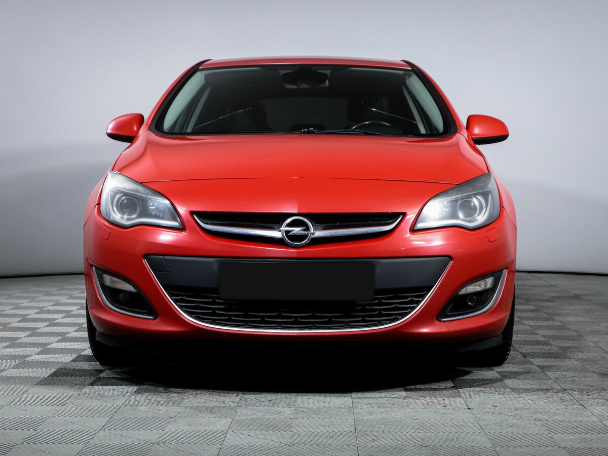 Opel Astra с пробегом — 2013 год. Фото: #1