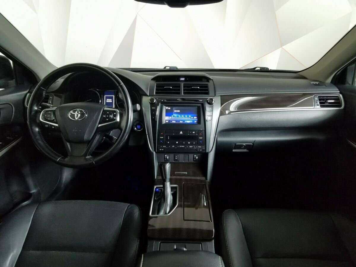 Toyota Camry с пробегом — 2017 год. Фото: #9