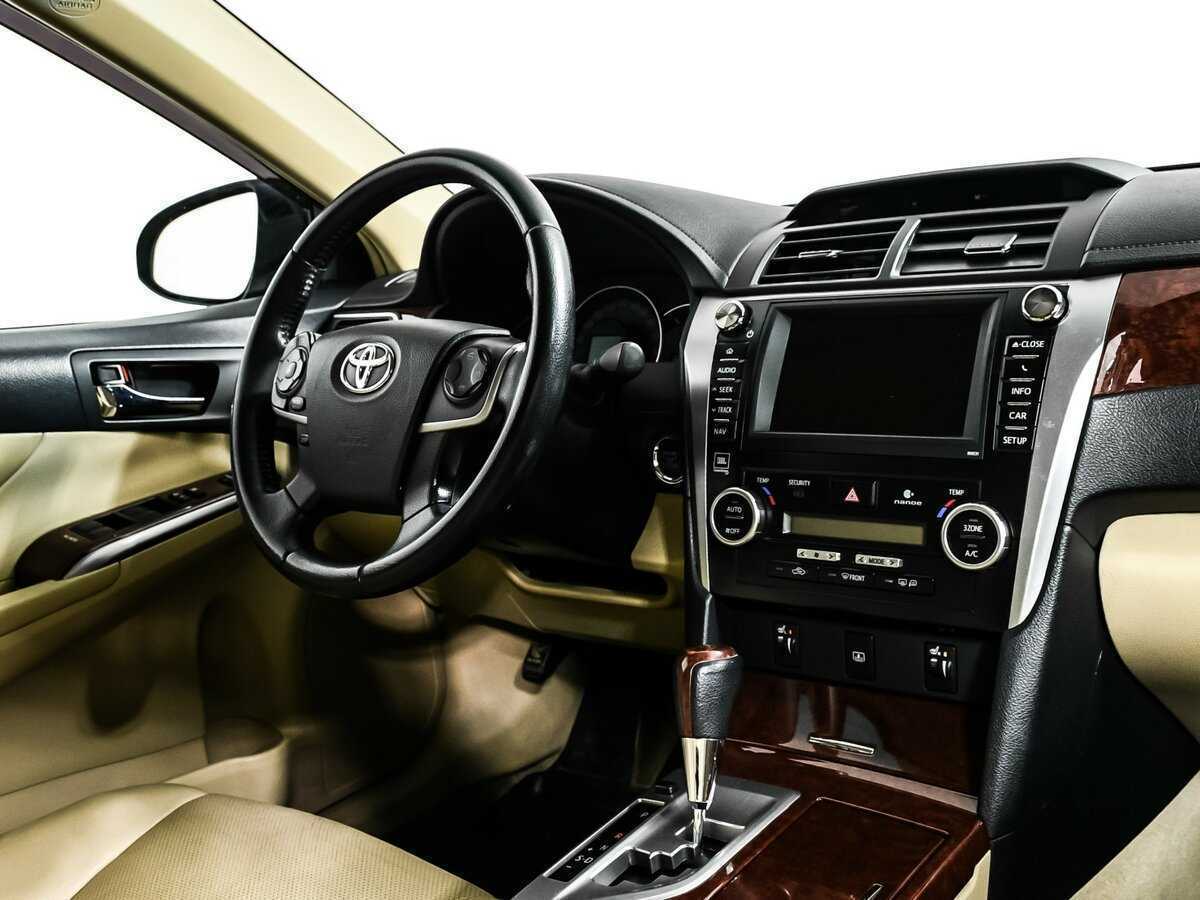 Toyota Camry с пробегом — 2013 год. Фото: #8
