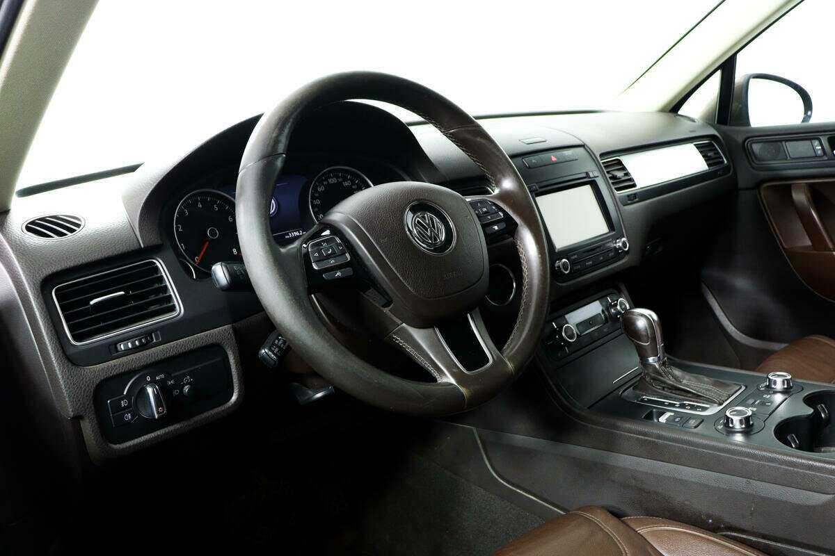 Volkswagen Touareg с пробегом — 2012 год. Фото: #12