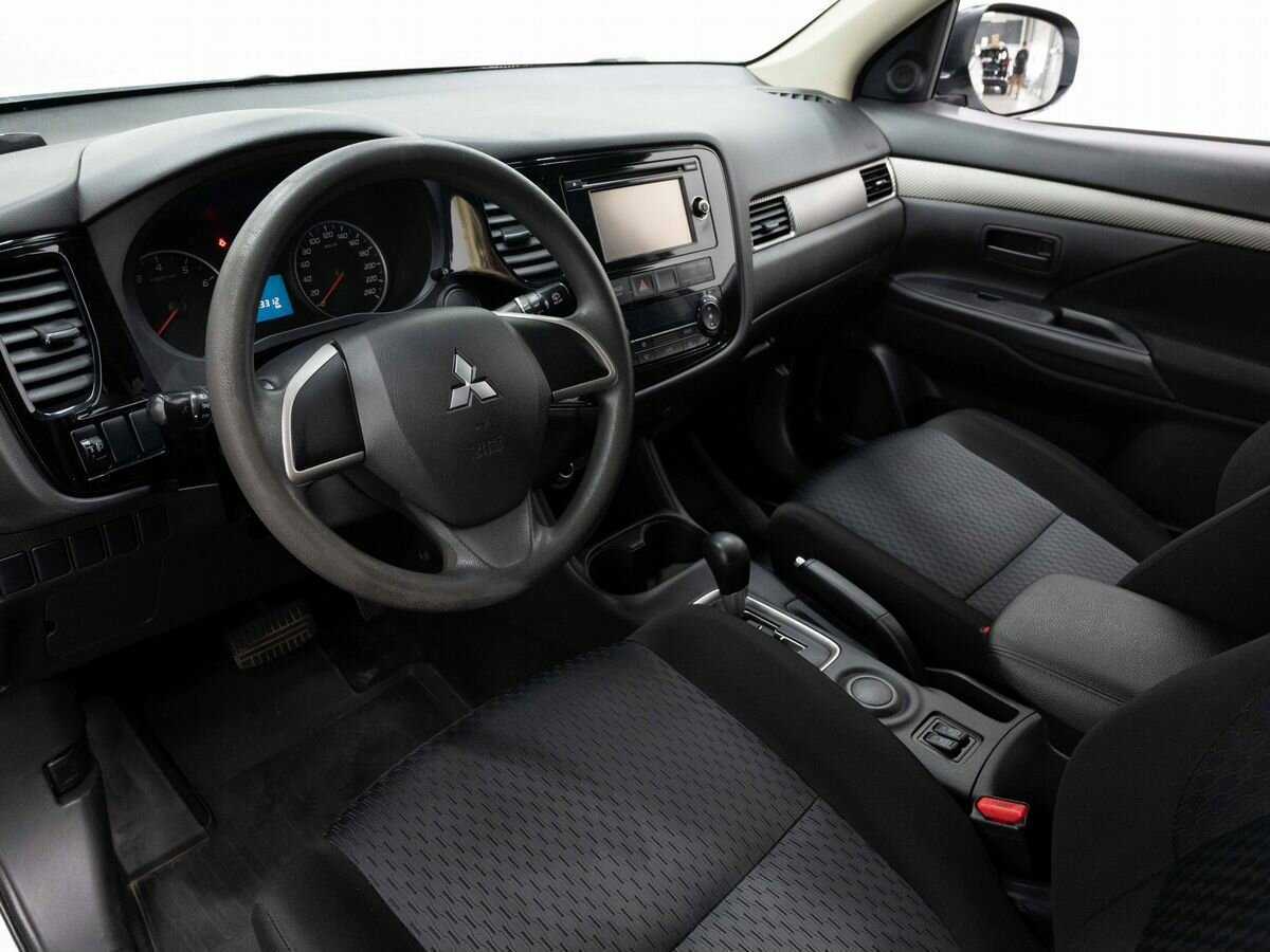 Mitsubishi Outlander с пробегом — 2014 год. Фото: #6