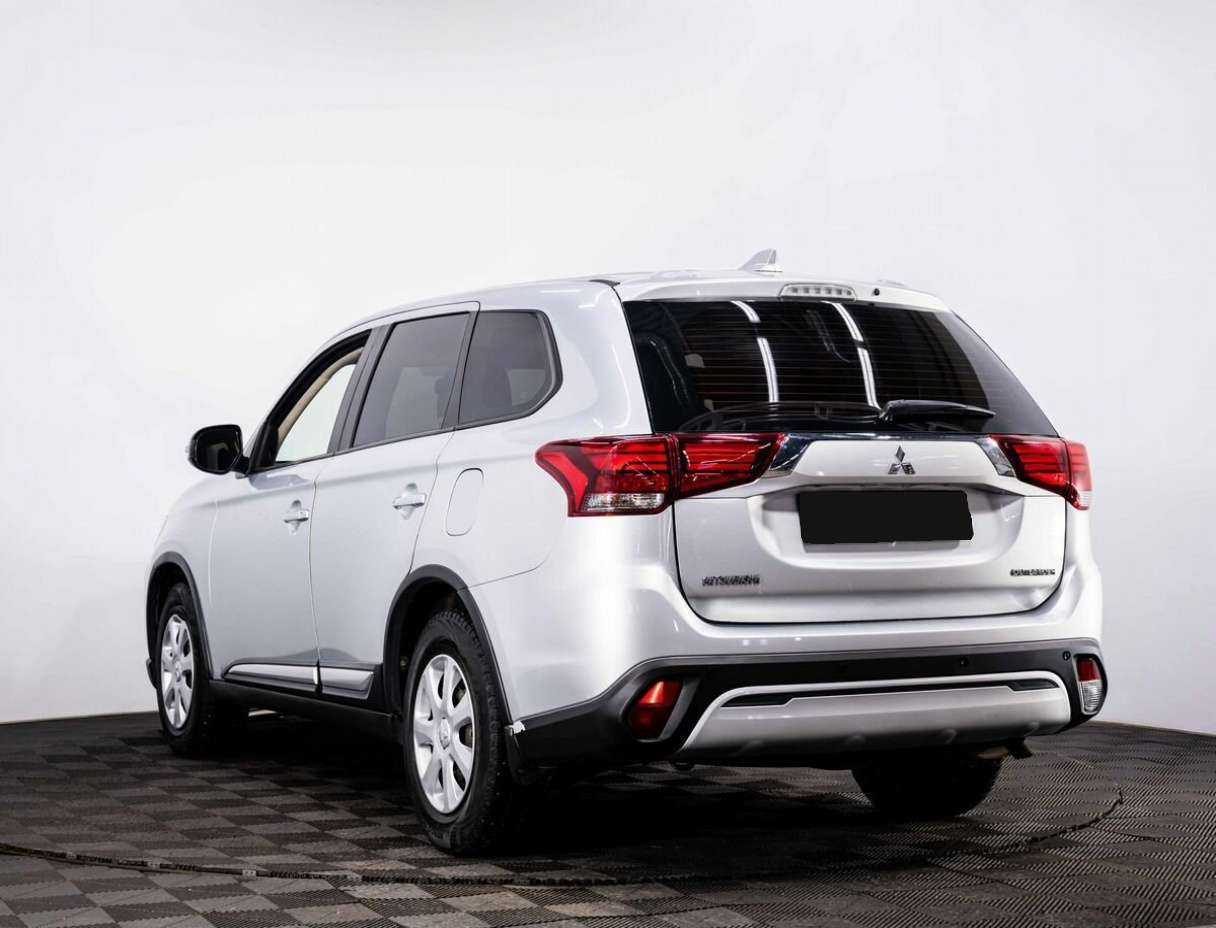 Mitsubishi Outlander с пробегом — 2019 год. Фото: #3