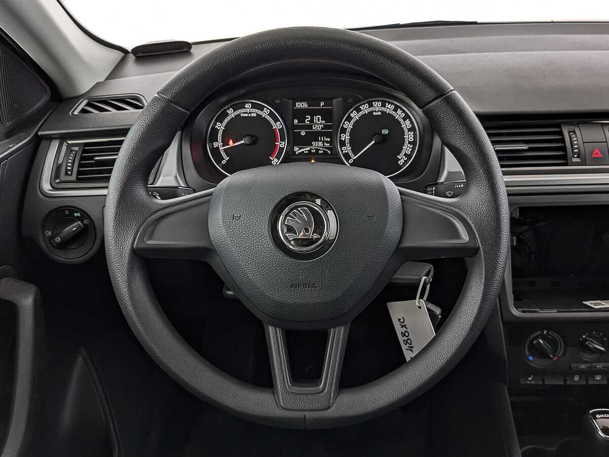 Skoda Rapid с пробегом — 2019 год. Фото: #18