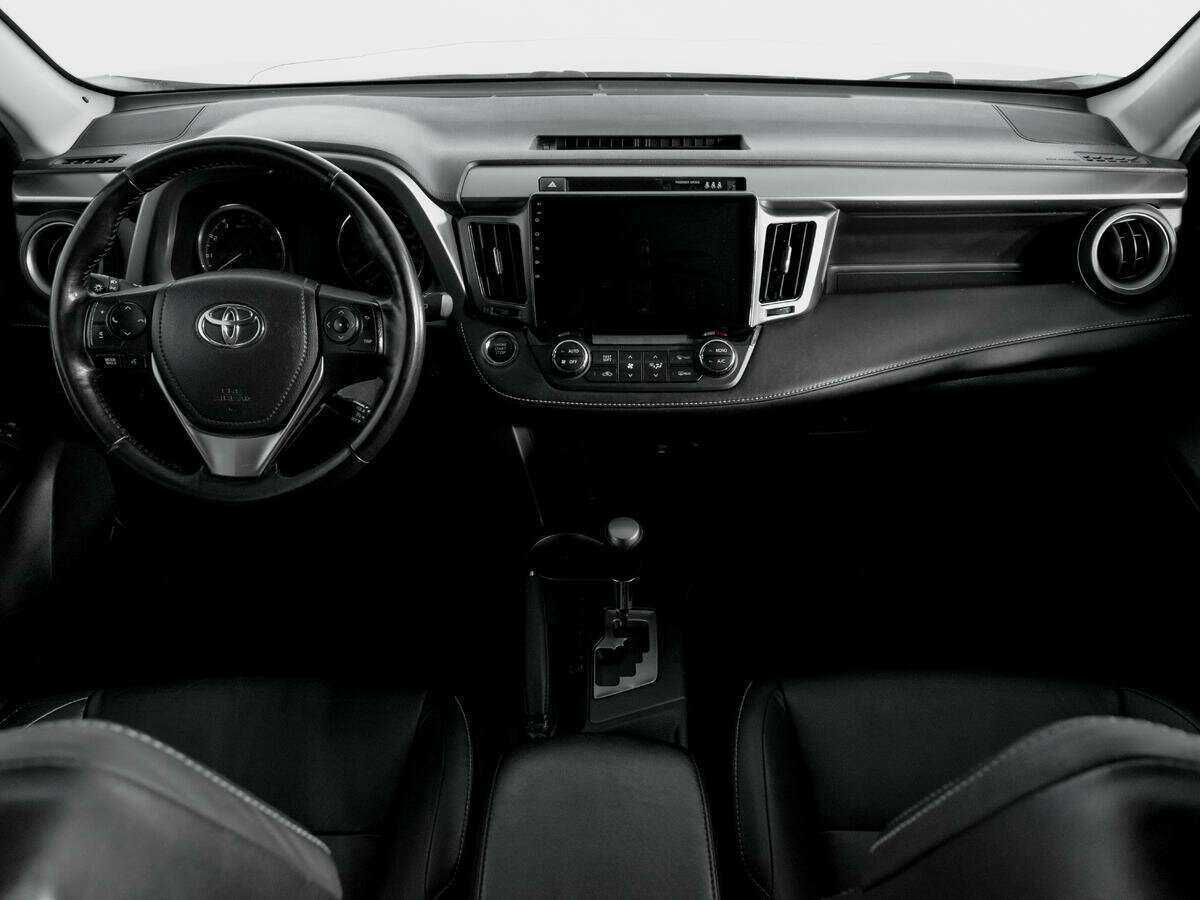 Toyota RAV4 с пробегом — 2016 год. Фото: #11