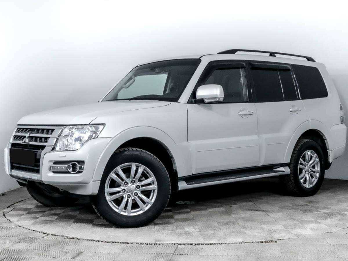 Mitsubishi Pajero с пробегом — 2015 год. Фото: #0