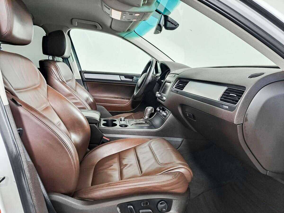 Volkswagen Touareg с пробегом — 2012 год. Фото: #6