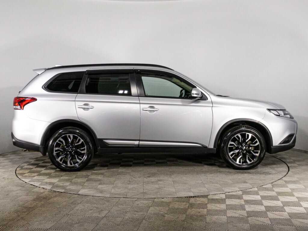 Mitsubishi Outlander с пробегом — 2021 год. Фото: #3
