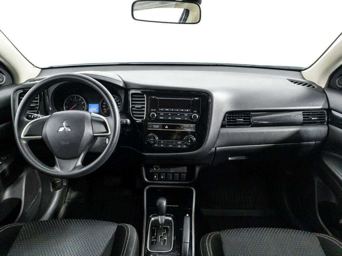 Mitsubishi Outlander с пробегом — 2019 год. Фото: #12