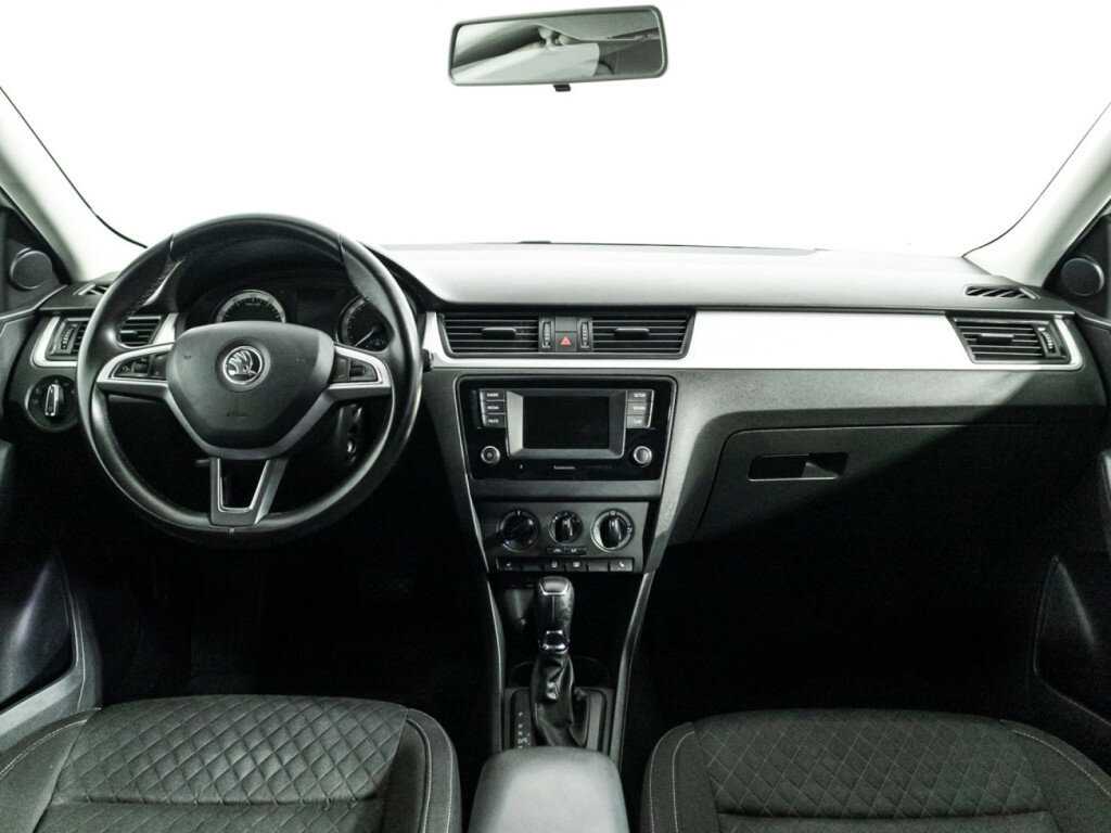Skoda Rapid с пробегом — 2016 год. Фото: #12