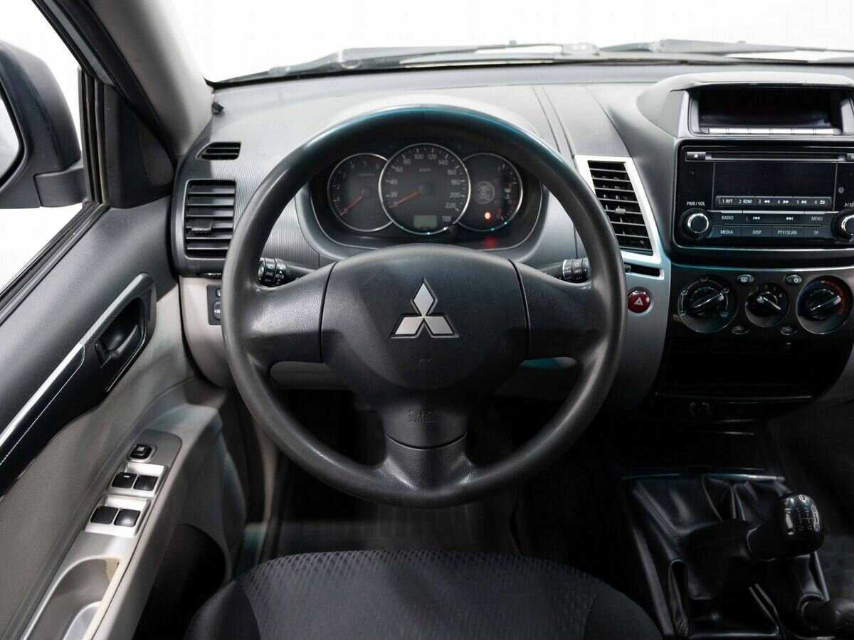 Mitsubishi Pajero Sport с пробегом — 2014 год. Фото: #13