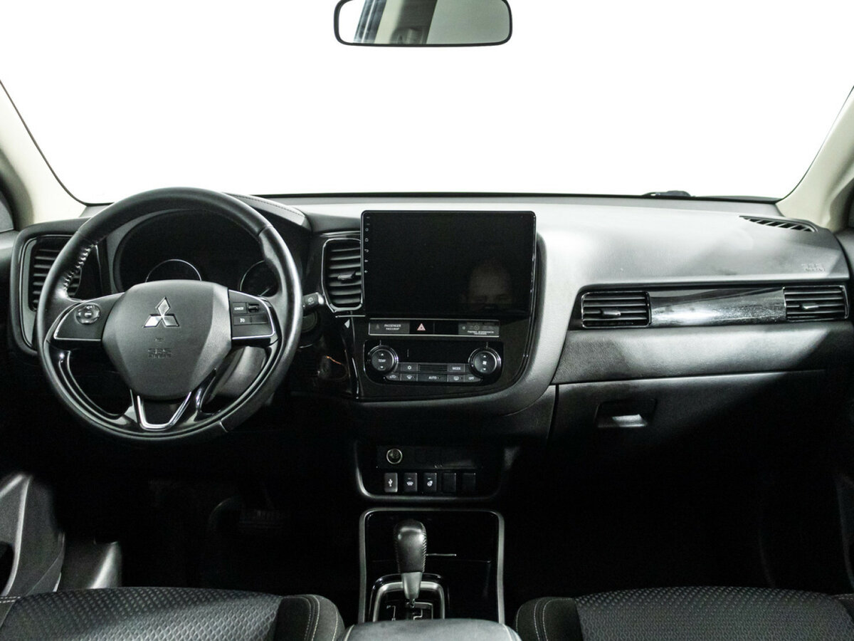 Mitsubishi Outlander с пробегом — 2019 год. Фото: #12