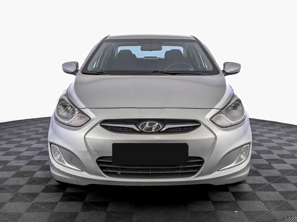 Hyundai Solaris с пробегом — 2012 год. Фото: #1