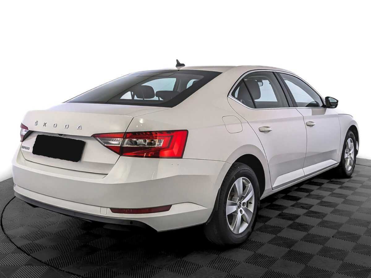 Skoda Superb с пробегом — 2021 год. Фото: #4