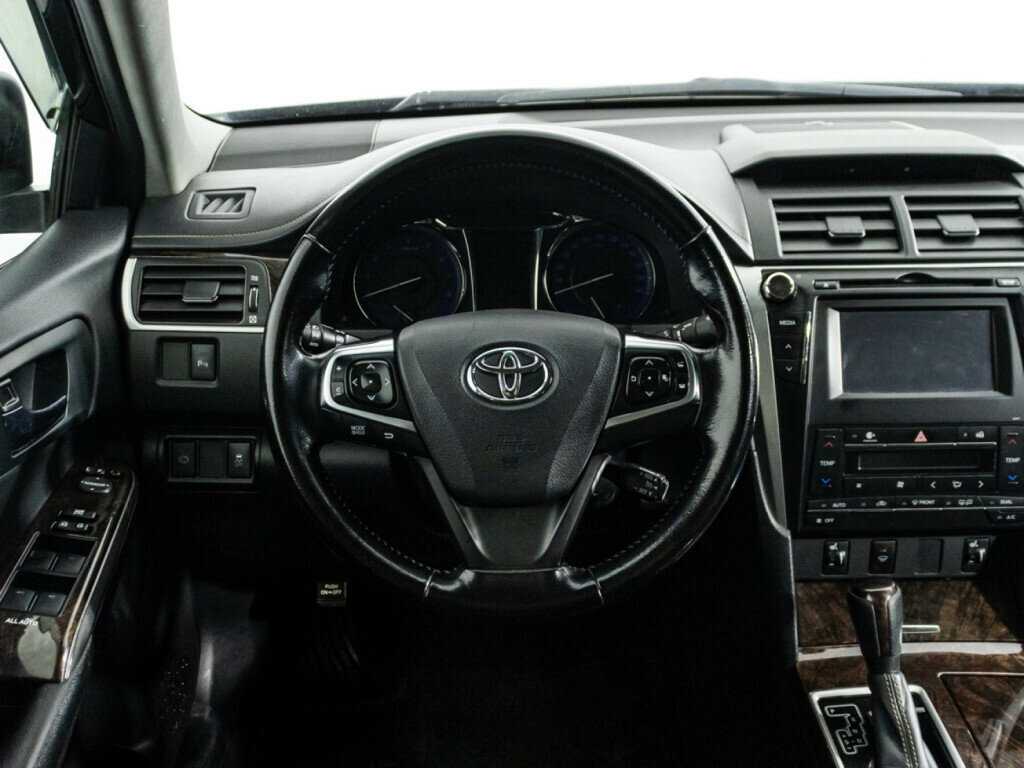 Toyota Camry с пробегом — 2016 год. Фото: #18