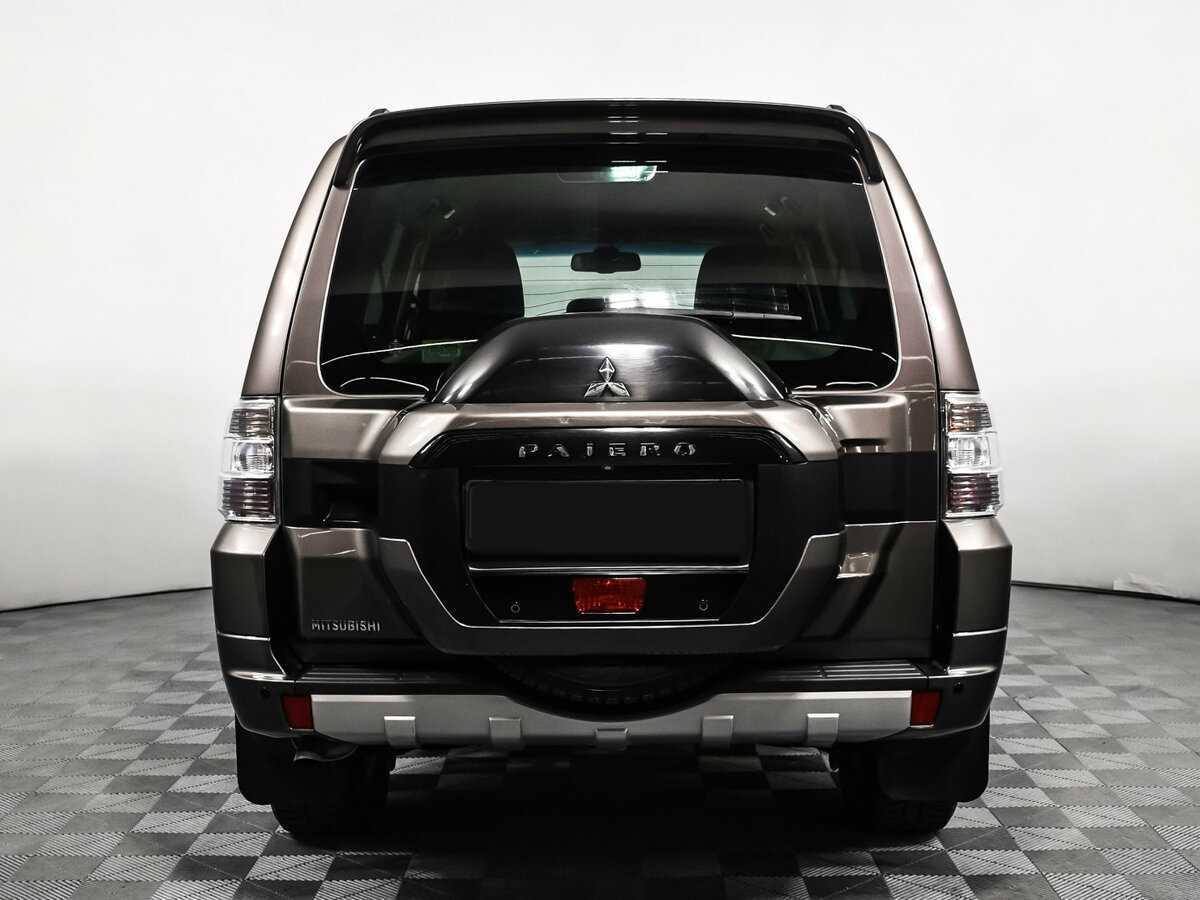 Mitsubishi Pajero с пробегом — 2015 год. Фото: #5