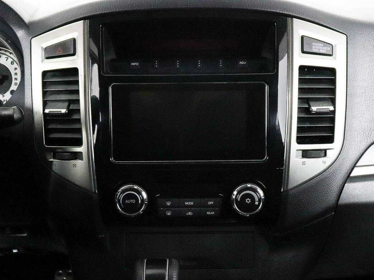 Mitsubishi Pajero с пробегом — 2018 год. Фото: #8