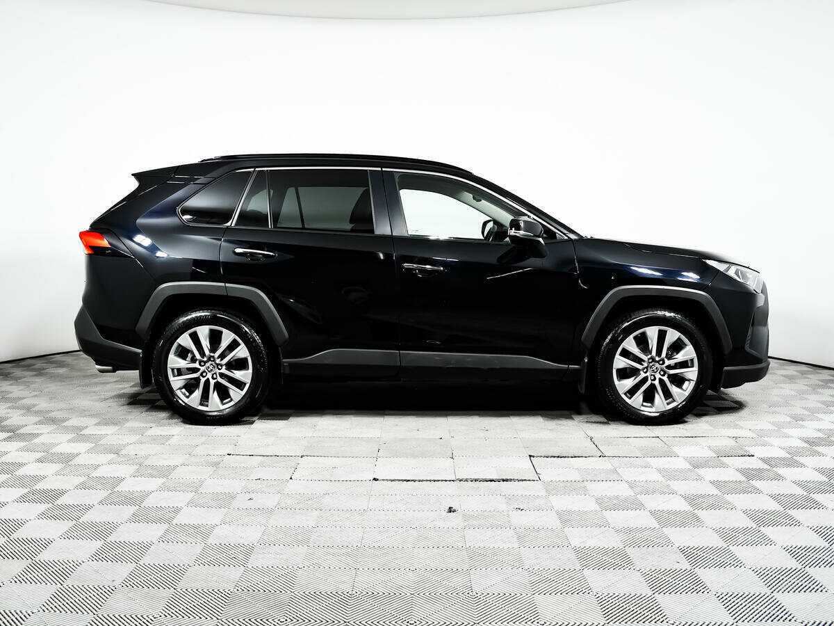 Toyota RAV4 с пробегом — 2020 год. Фото: #3
