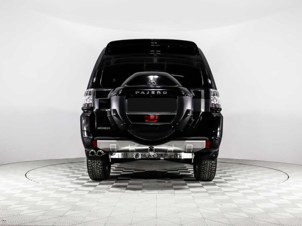 Mitsubishi Pajero с пробегом — 2015 год. Фото: #5