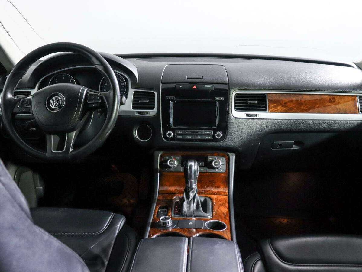 Volkswagen Touareg с пробегом — 2012 год. Фото: #6