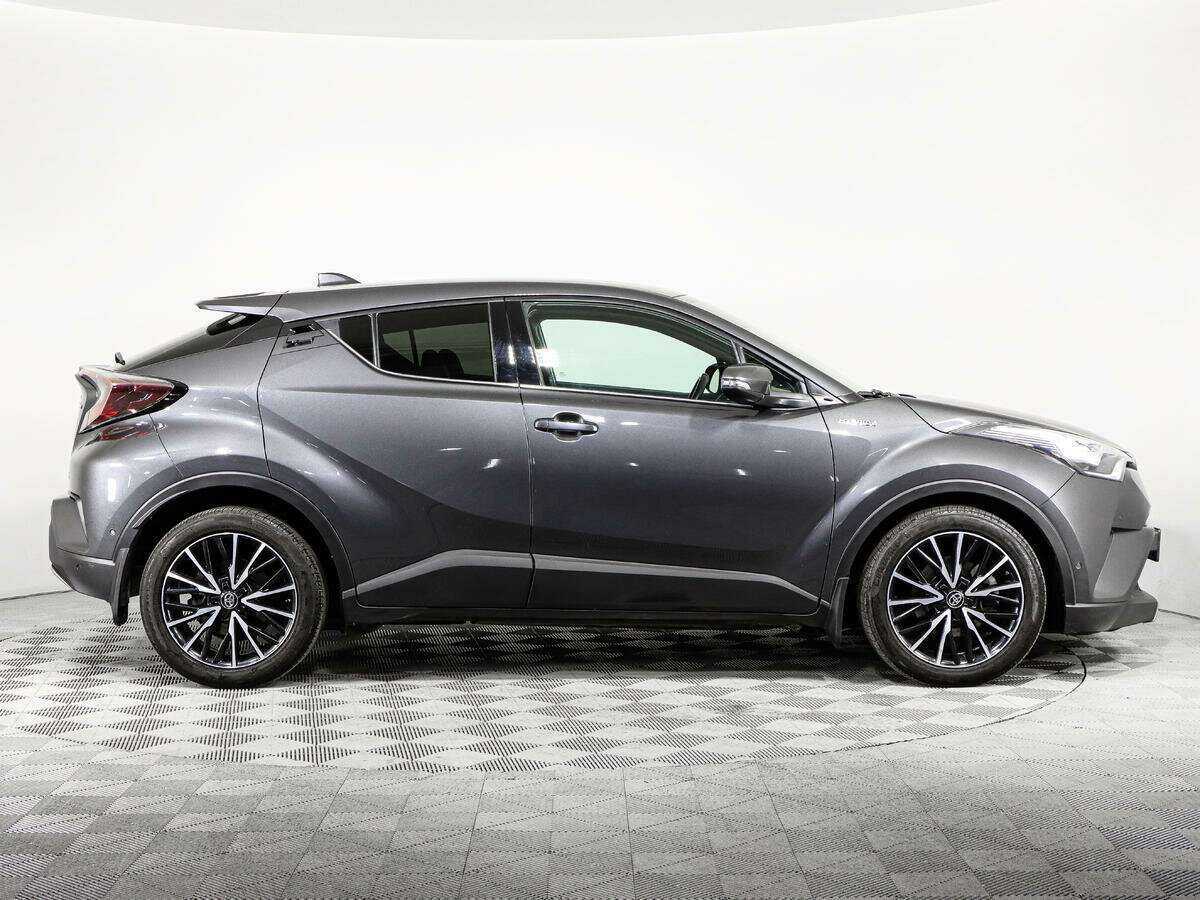 Toyota C-HR с пробегом — 2018 год. Фото: #3