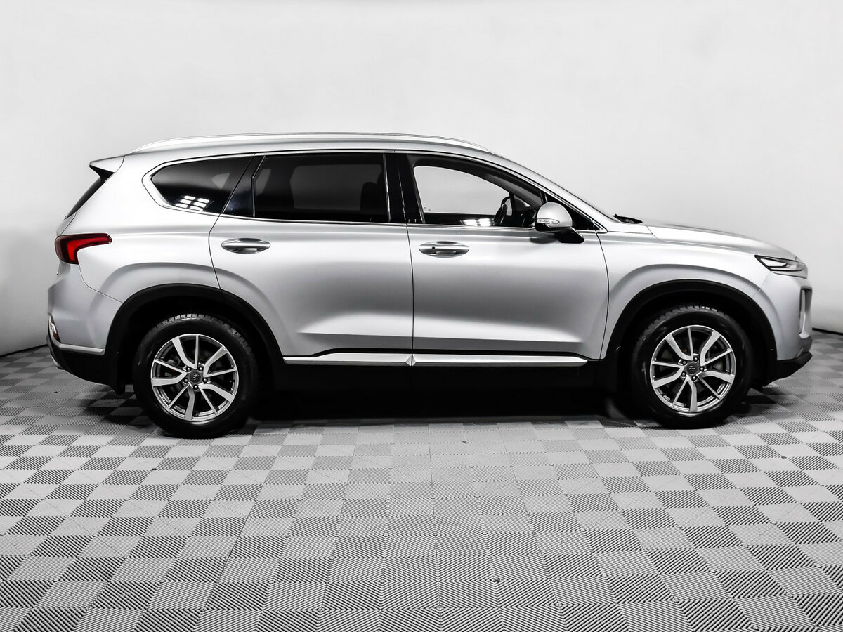 Hyundai Santa Fe с пробегом — 2018 год. Фото: #3