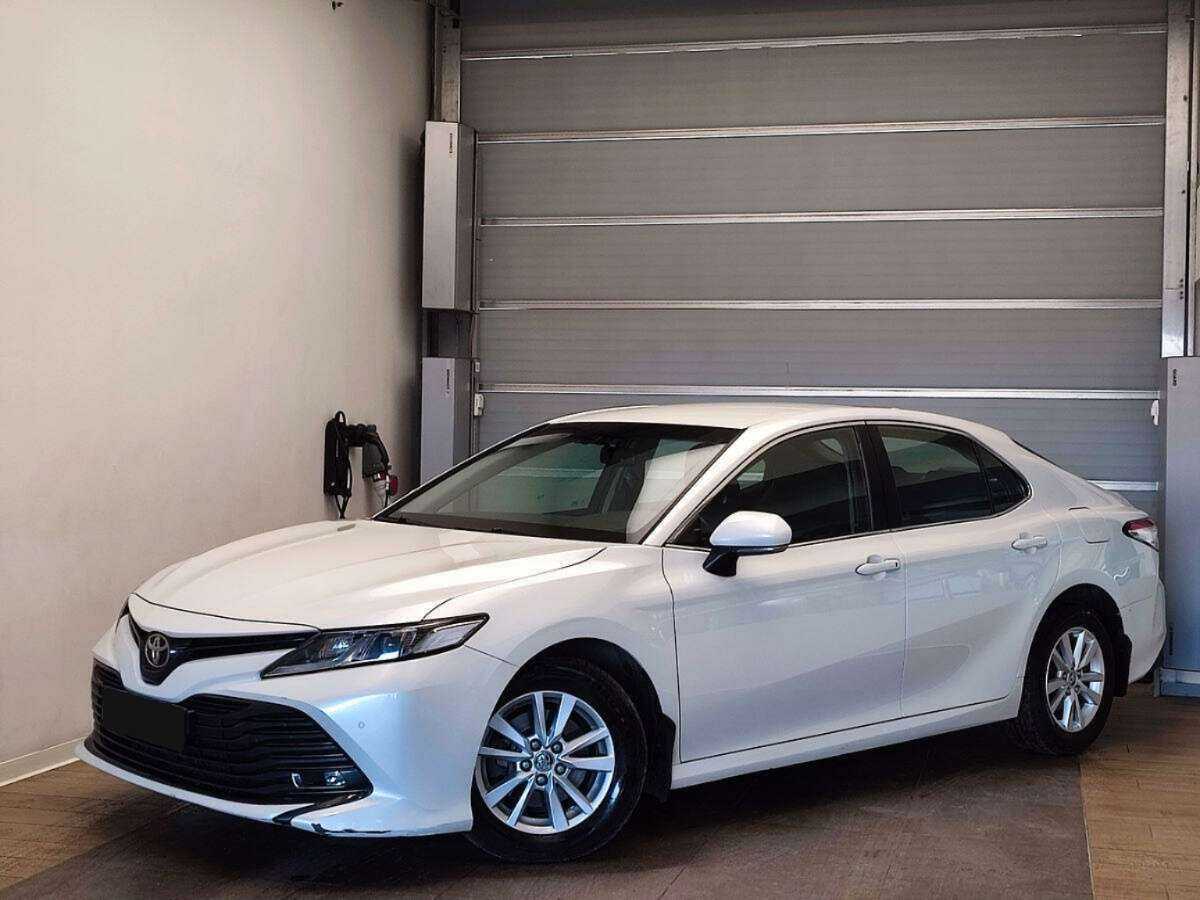 Toyota Camry с пробегом — 2018 год. Посмотреть фото