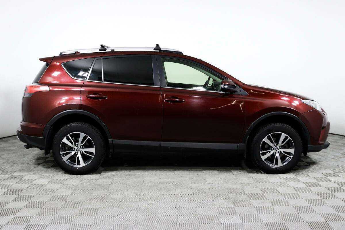 Toyota RAV4 с пробегом — 2016 год. Фото: #3