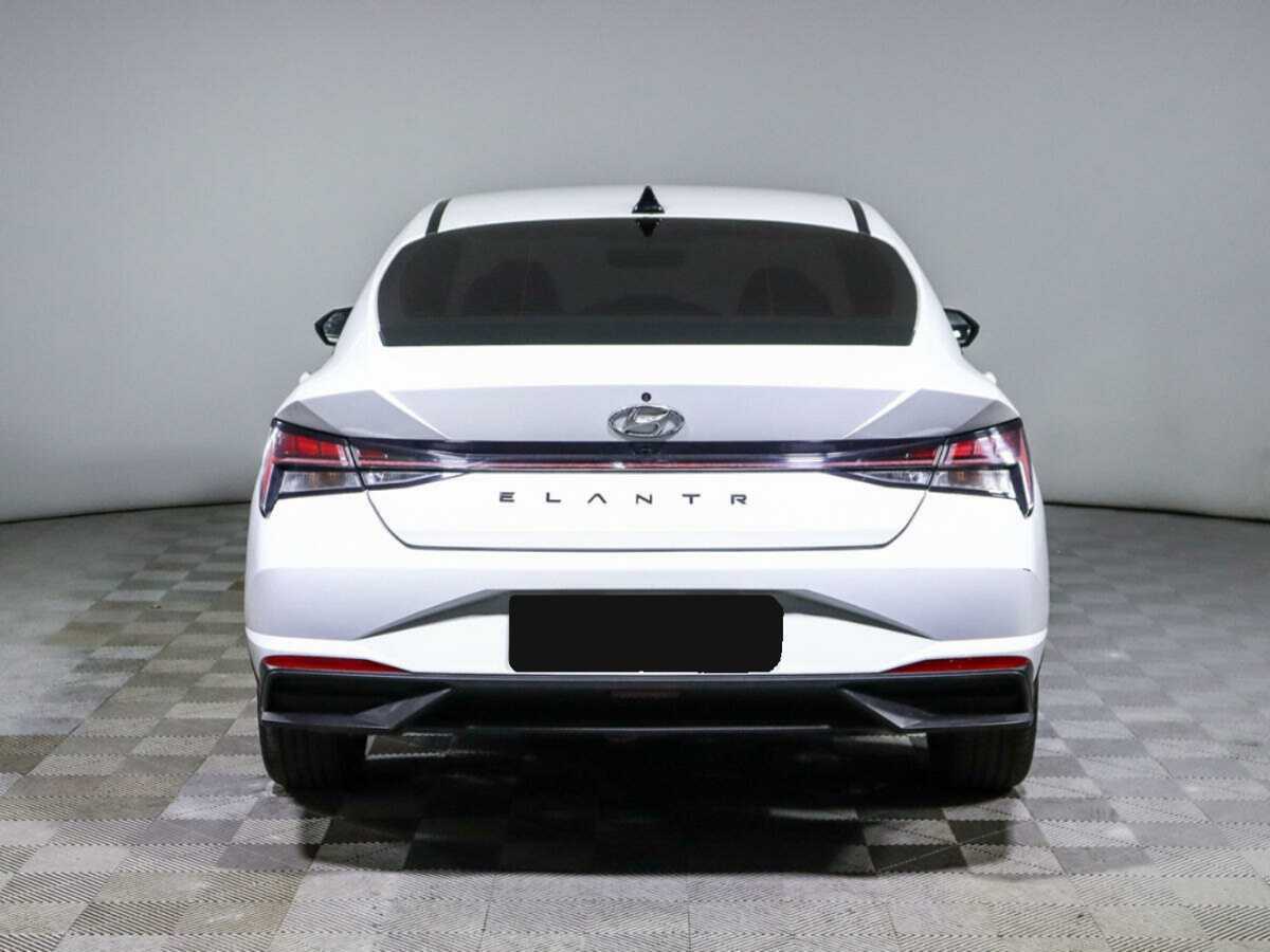 Hyundai Elantra с пробегом — 2021 год. Фото: #5