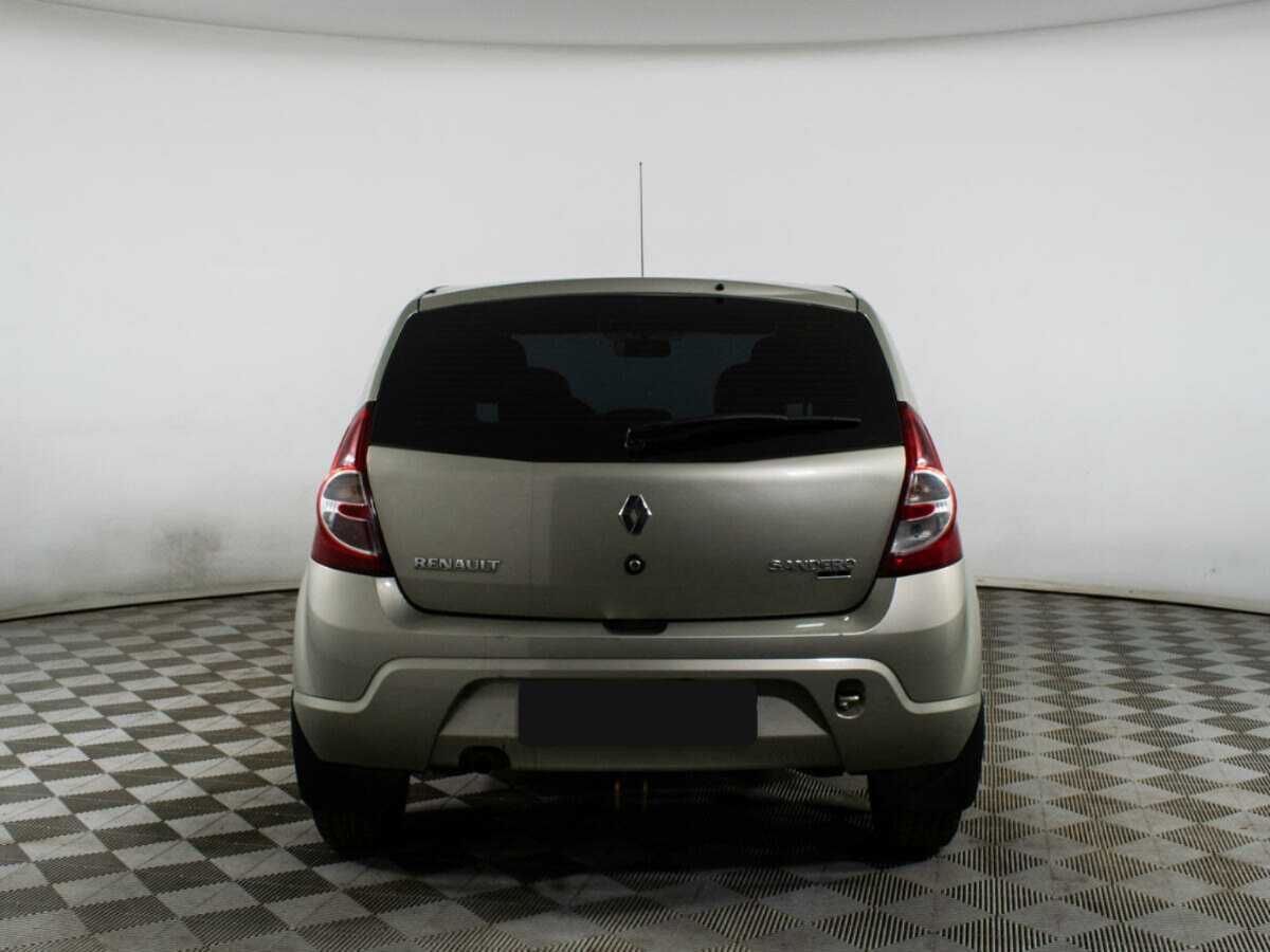 Renault Sandero с пробегом — 2013 год. Фото: #4