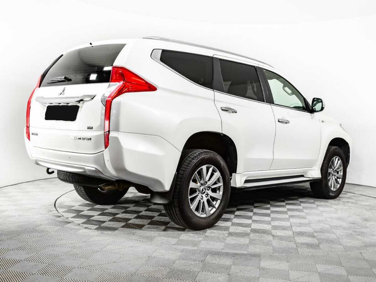 Mitsubishi Pajero Sport с пробегом — 2017 год. Фото: #4