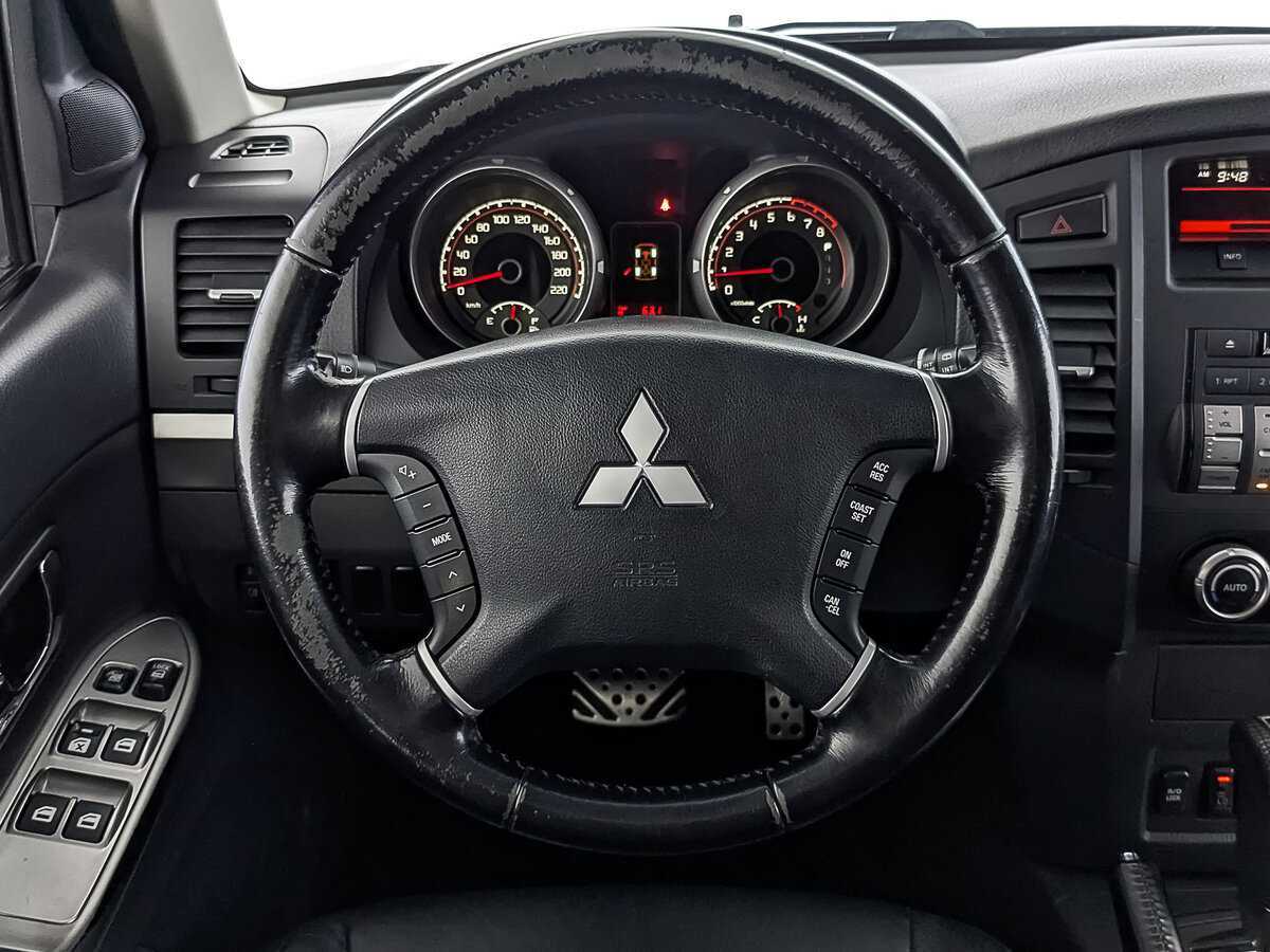 Mitsubishi Pajero с пробегом — 2013 год. Фото: #21