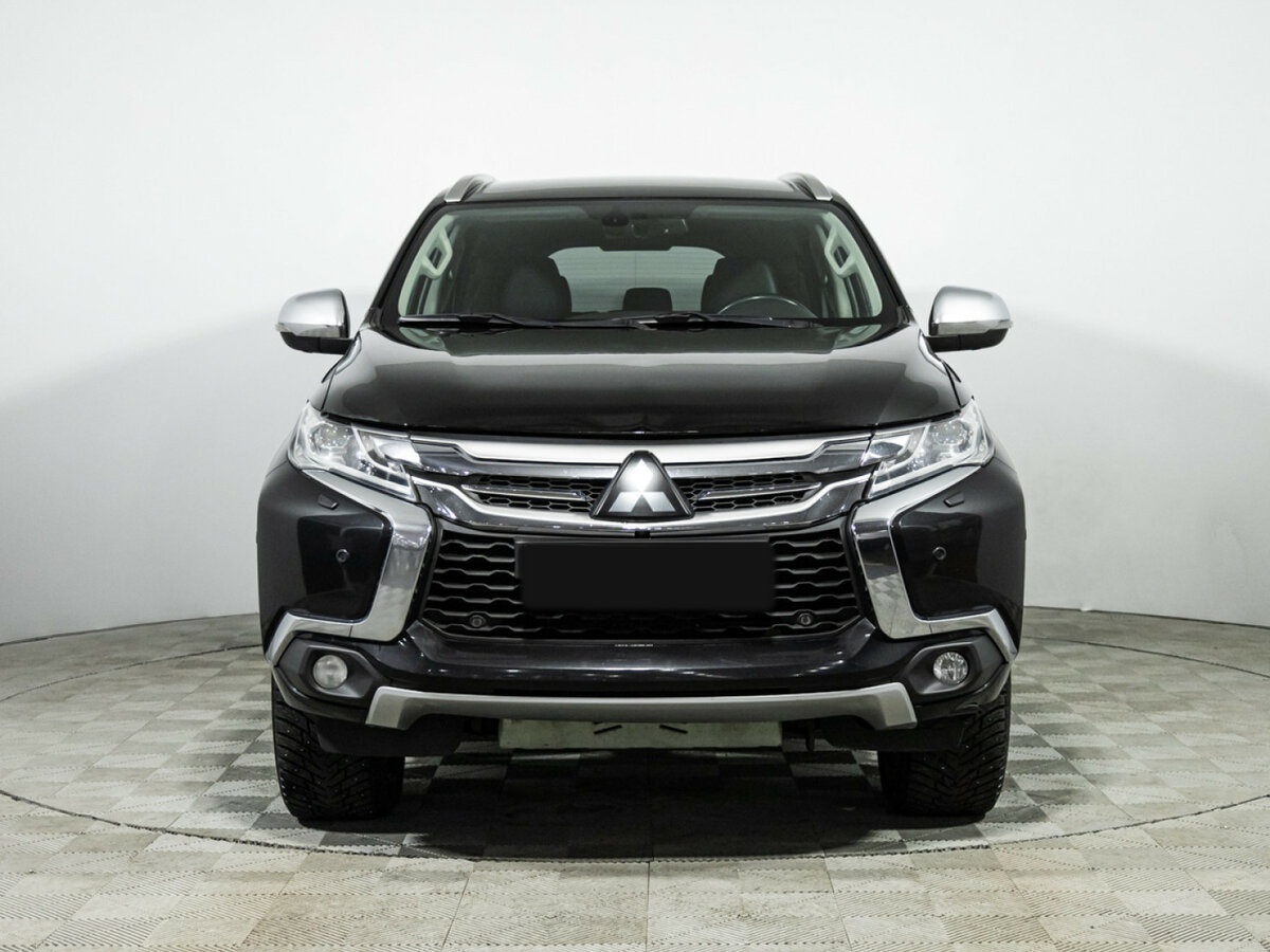 Mitsubishi Pajero Sport с пробегом — 2017 год. Фото: #1