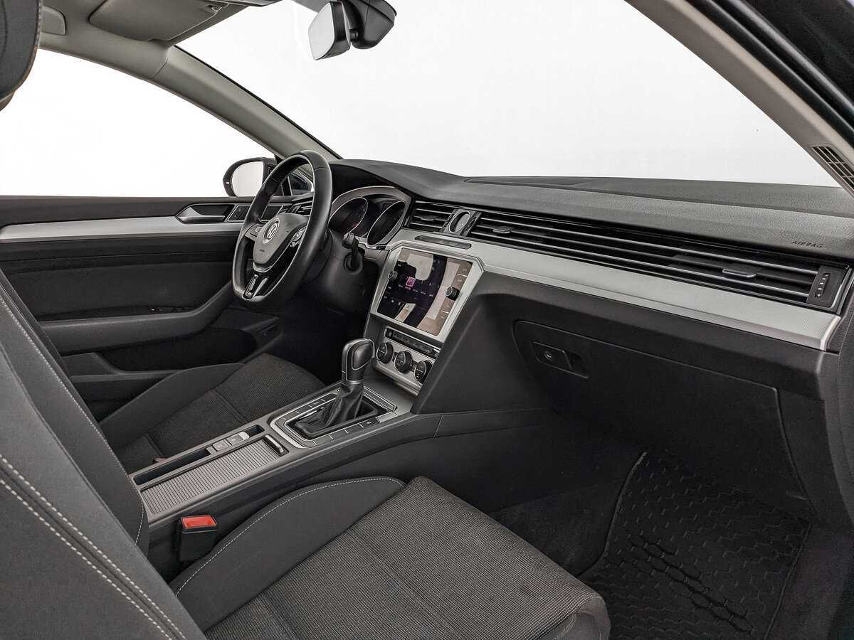 Volkswagen Passat с пробегом — 2018 год. Фото: #8