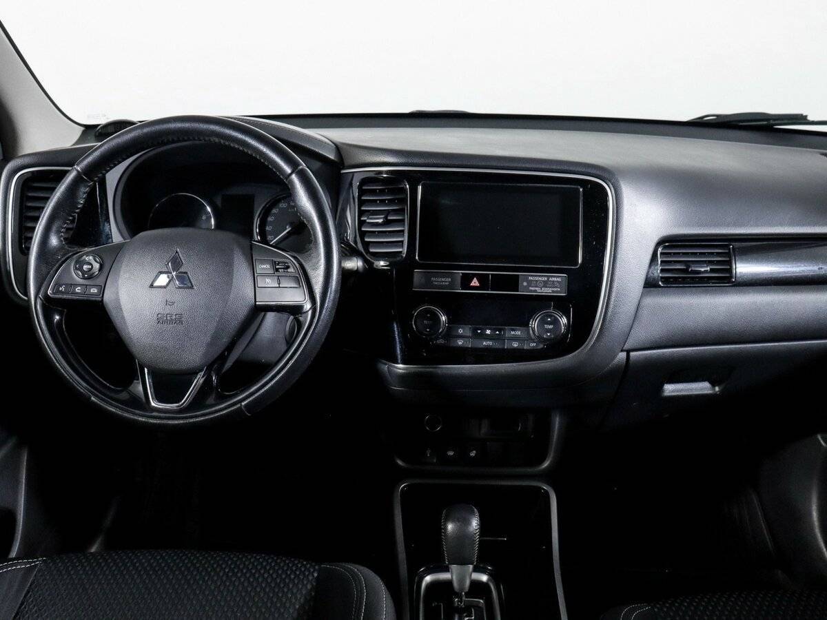 Mitsubishi Outlander с пробегом — 2019 год. Фото: #11