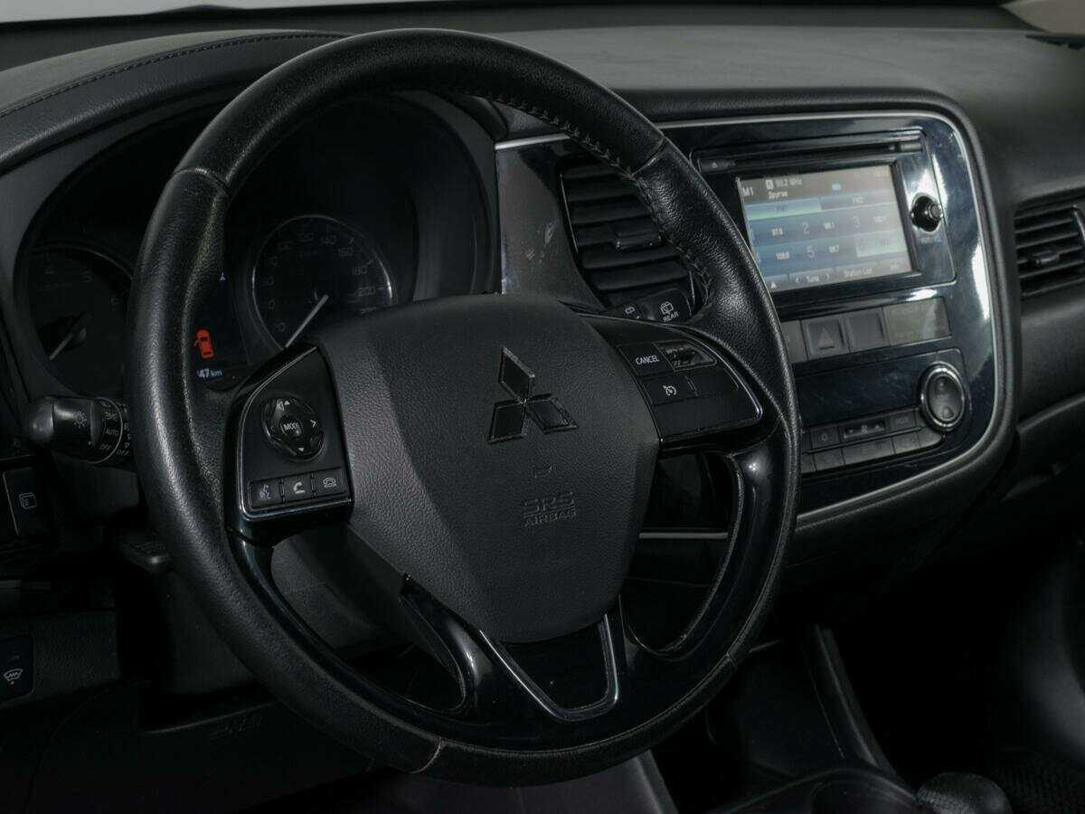 Mitsubishi Outlander с пробегом — 2016 год. Фото: #10