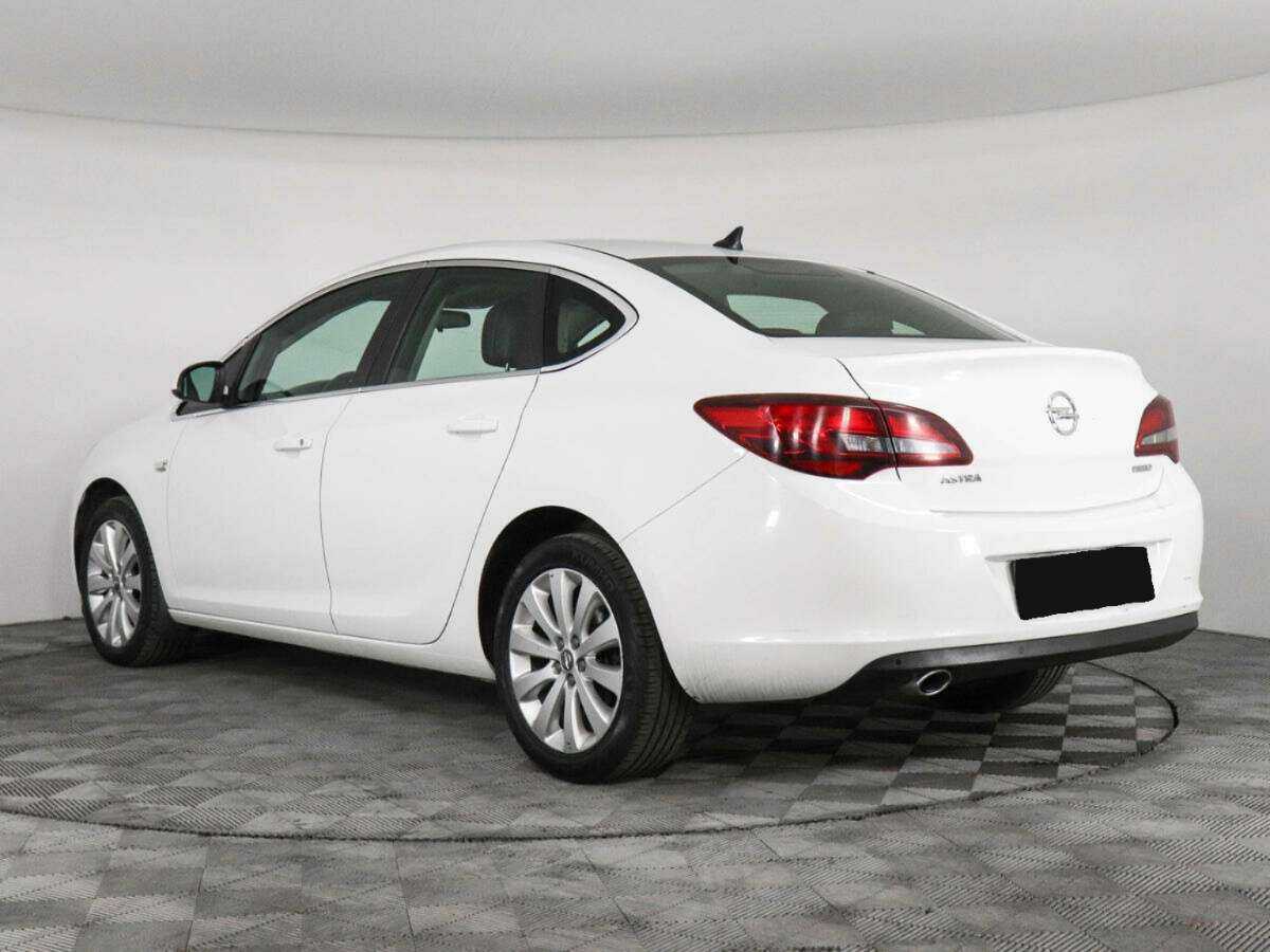 Opel Astra с пробегом — 2014 год. Фото: #6