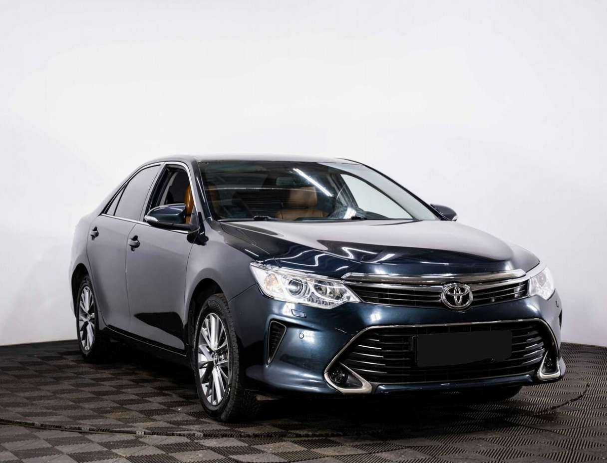 Toyota Camry с пробегом — 2015 год. Фото: #2