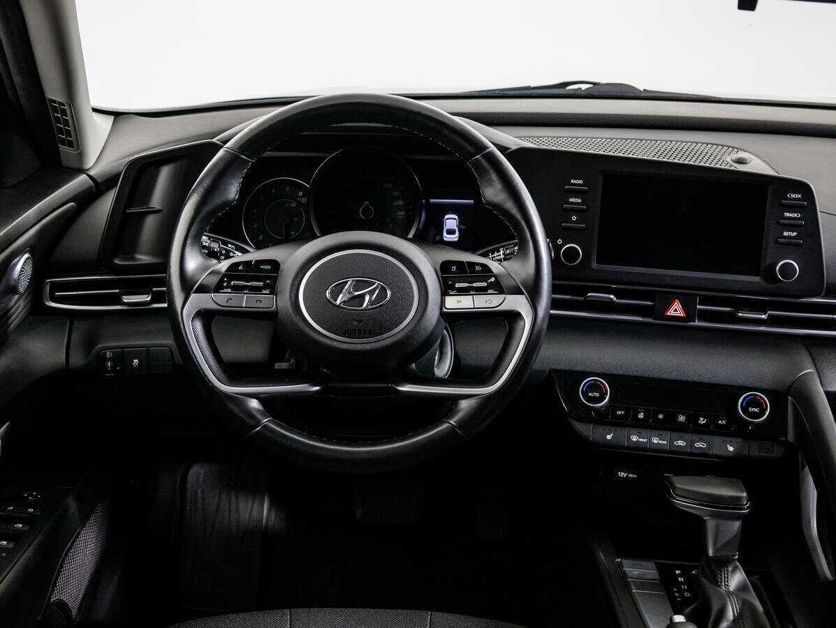 Hyundai Elantra с пробегом — 2020 год. Фото: #13