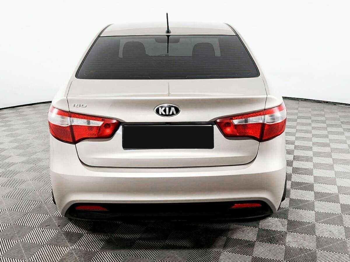 Kia Rio с пробегом — 2013 год. Фото: #5