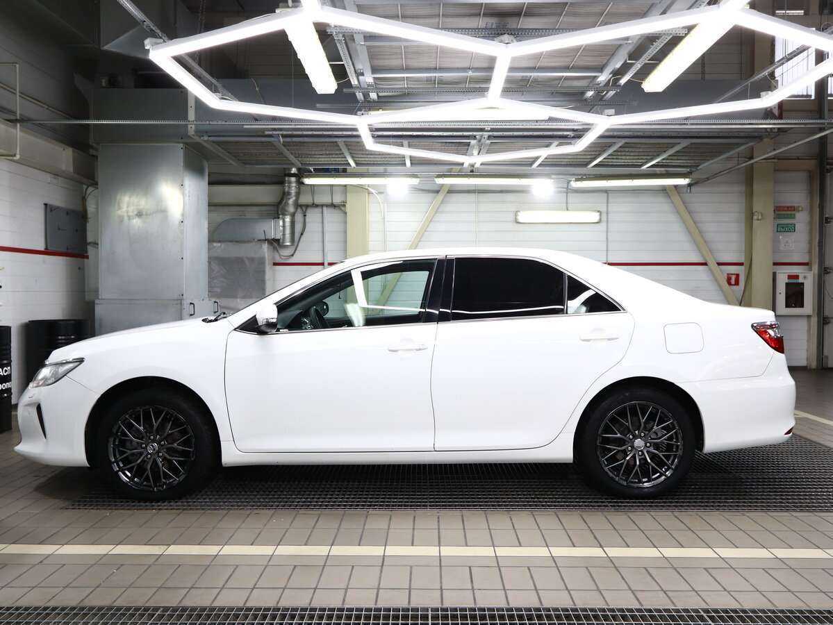 Toyota Camry с пробегом — 2016 год. Фото: #4