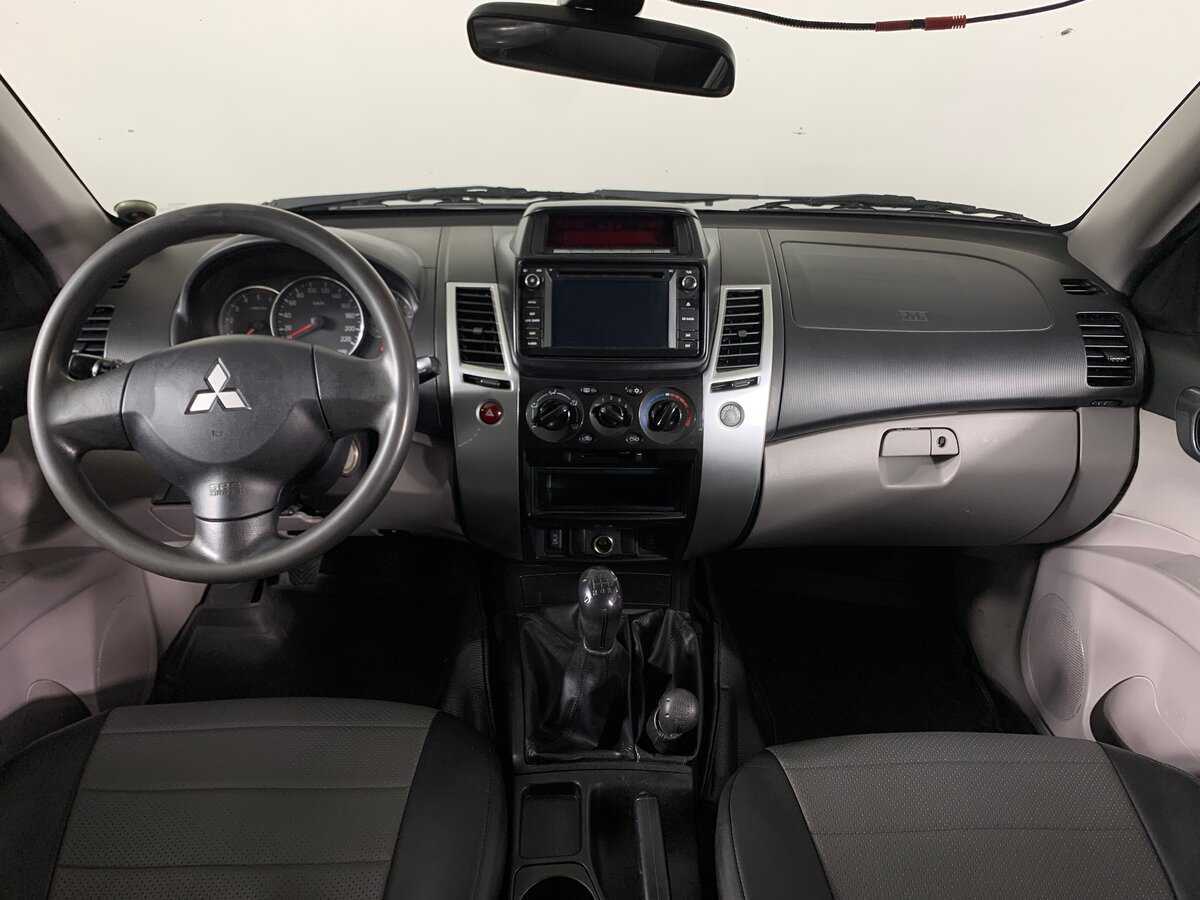 Mitsubishi Pajero Sport с пробегом — 2014 год. Фото: #12