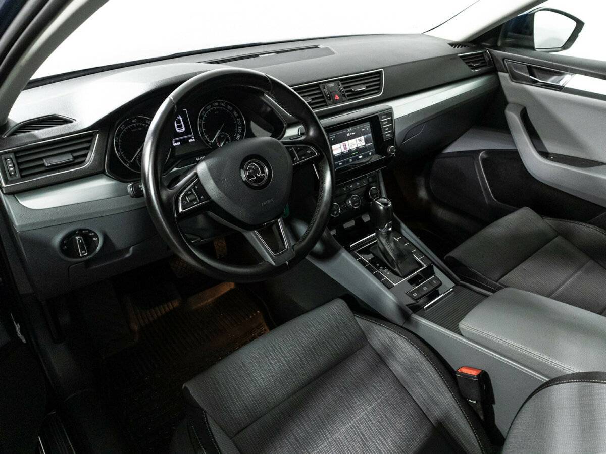Skoda Superb с пробегом — 2015 год. Фото: #10