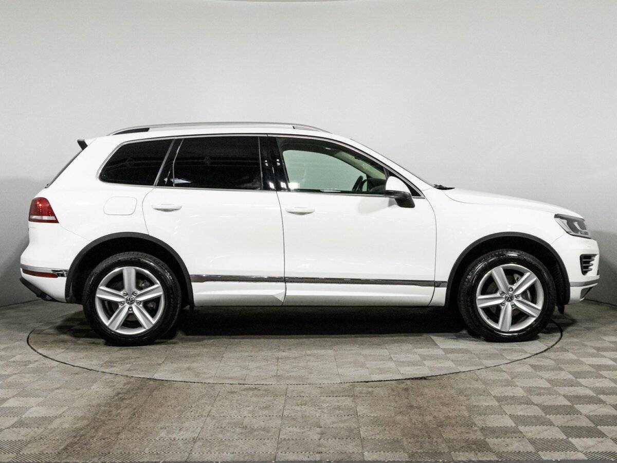 Volkswagen Touareg с пробегом — 2015 год. Фото: #3