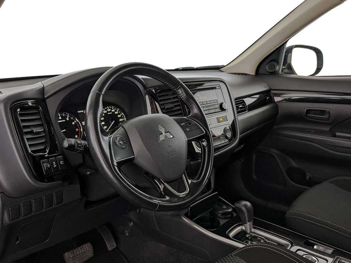 Mitsubishi Outlander с пробегом — 2019 год. Фото: #10