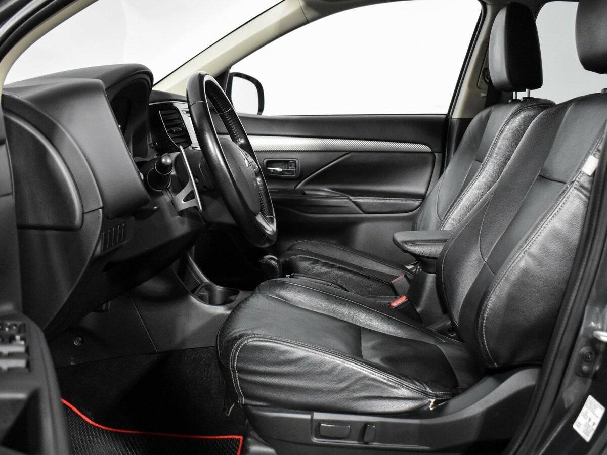 Mitsubishi Outlander с пробегом — 2014 год. Фото: #9