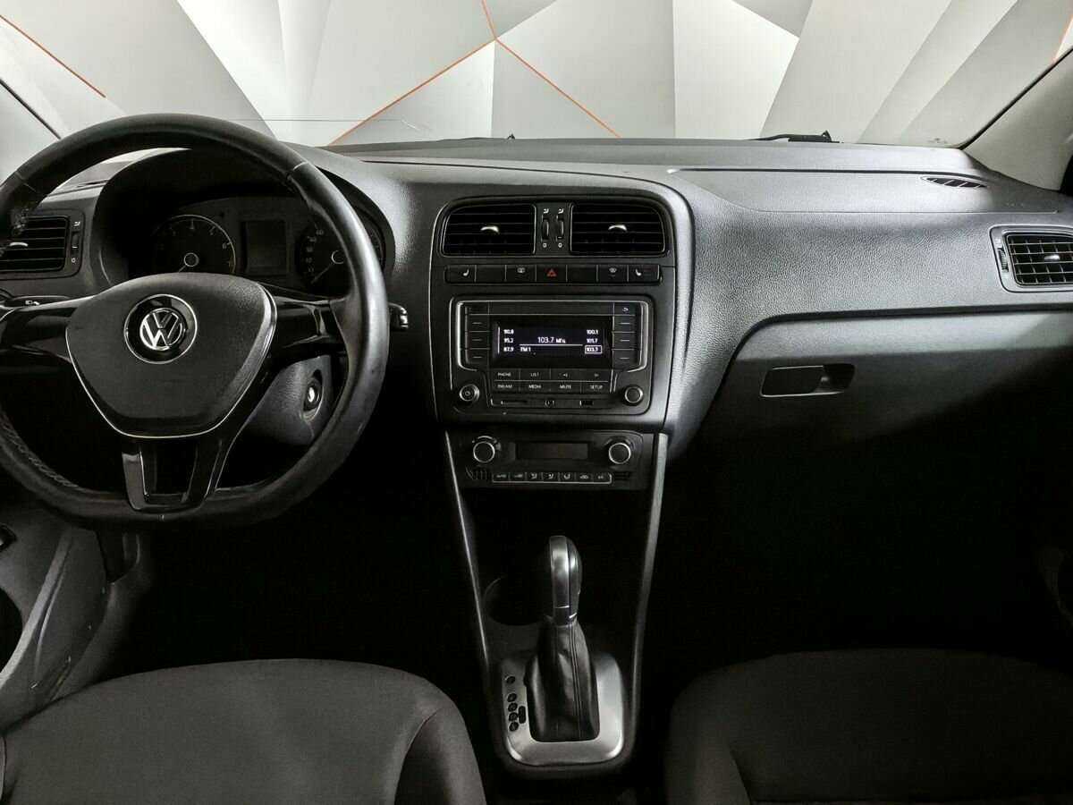 Volkswagen Polo с пробегом — 2016 год. Фото: #9