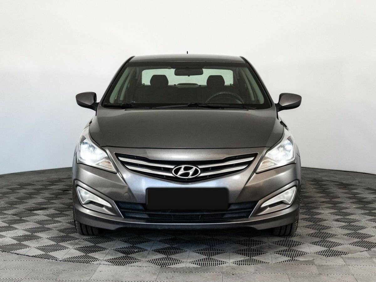 Hyundai Solaris с пробегом — 2015 год. Фото: #1