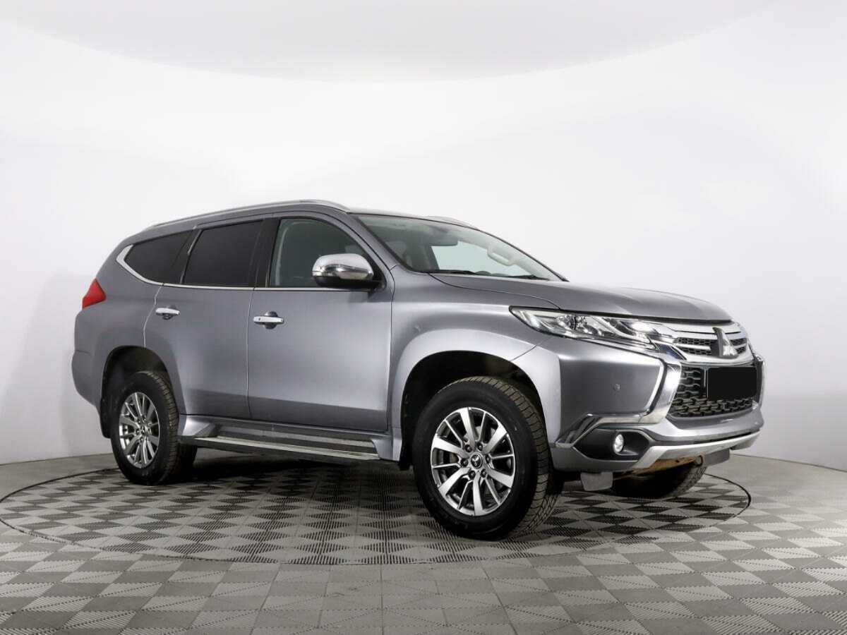 Mitsubishi Pajero Sport с пробегом — 2017 год. Фото: #2