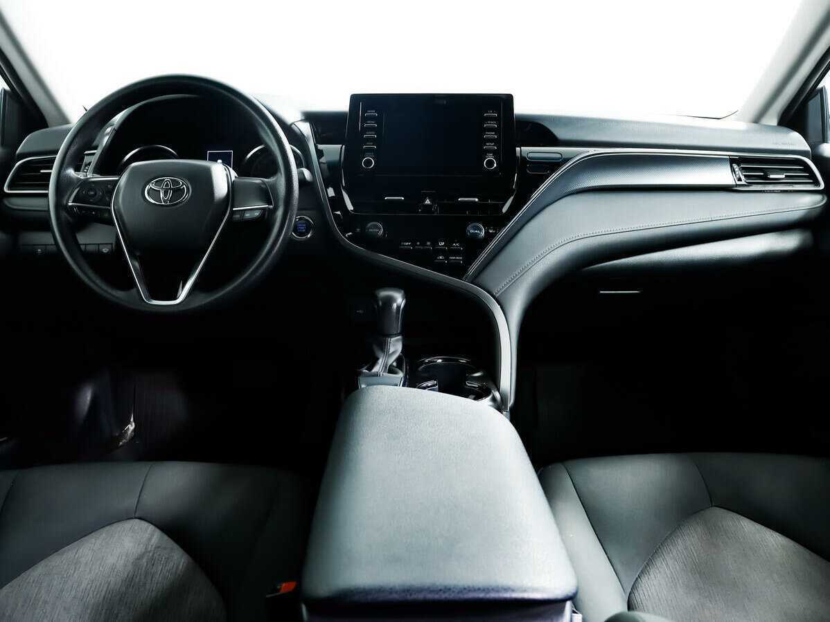 Toyota Camry с пробегом — 2021 год. Фото: #9