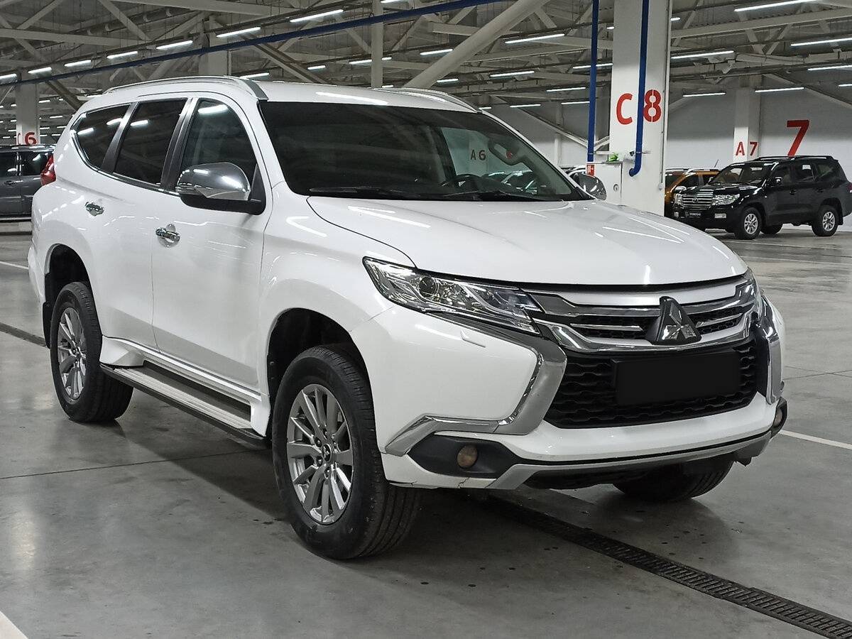 Mitsubishi Pajero Sport с пробегом — 2018 год. Фото: #2